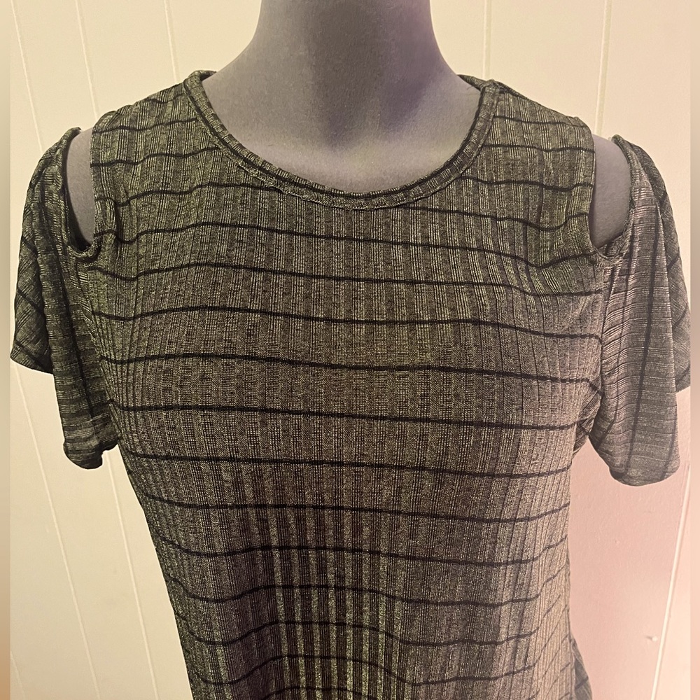 APT 9. Crocodile Green Blouse w/ Cut Out Sleeves | Plus Size L